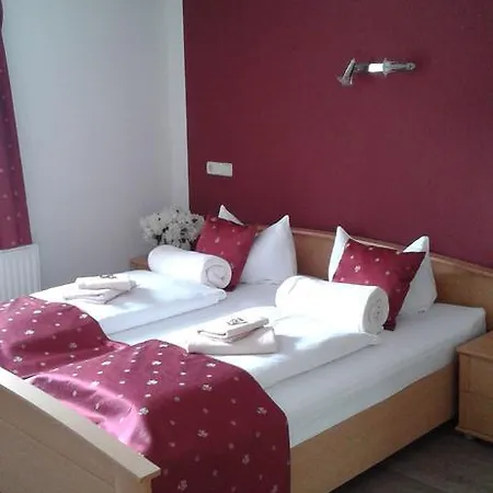 Gaststaette & Jaegerwaeldchen Guest house Bertsdorf