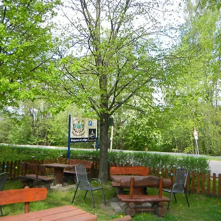 Gaststaette & Jaegerwaeldchen Guest house Bertsdorf